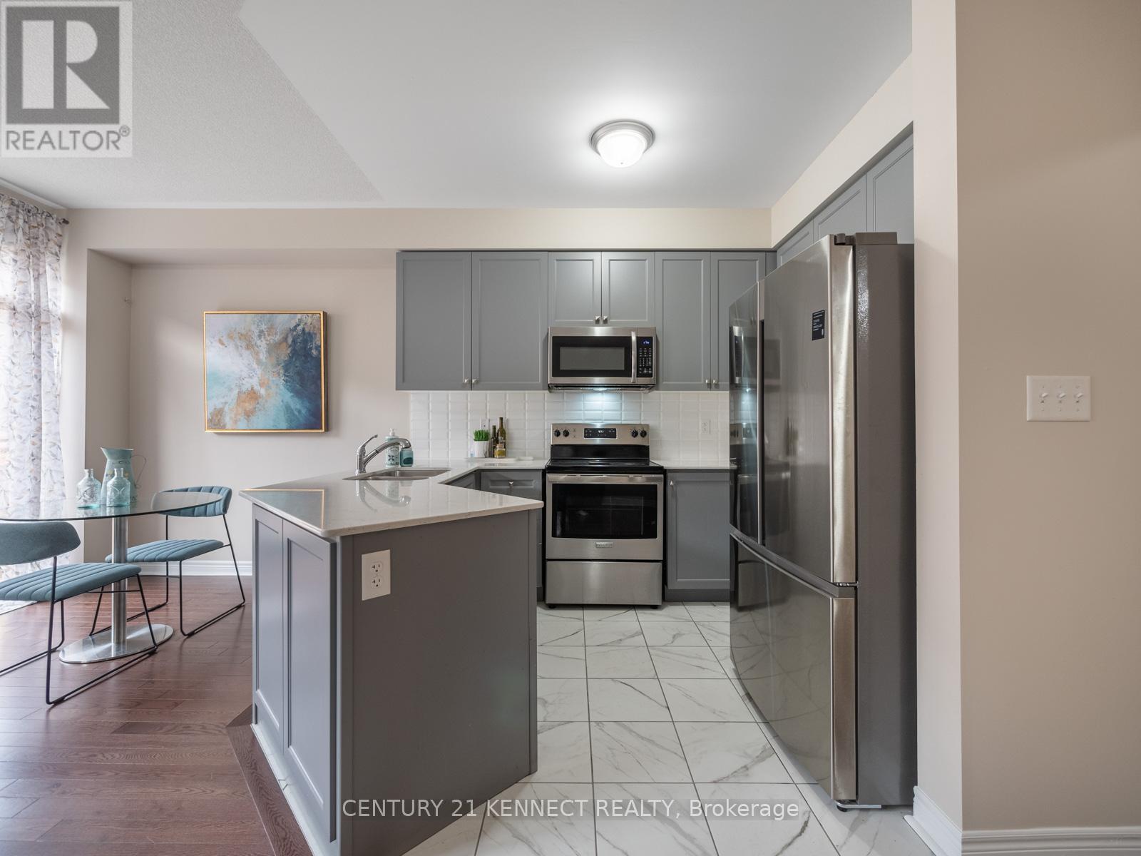 49 Finegan Circle, Brampton, Ontario  L7A 0B7 - Photo 9 - W12179383