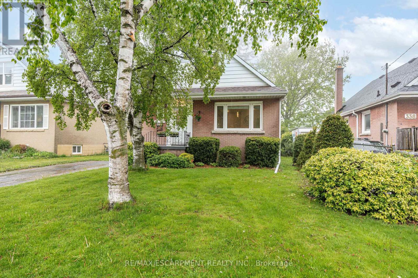 342 East 15th Street, Hamilton, Ontario  L9A 4G5 - Photo 3 - X12165532