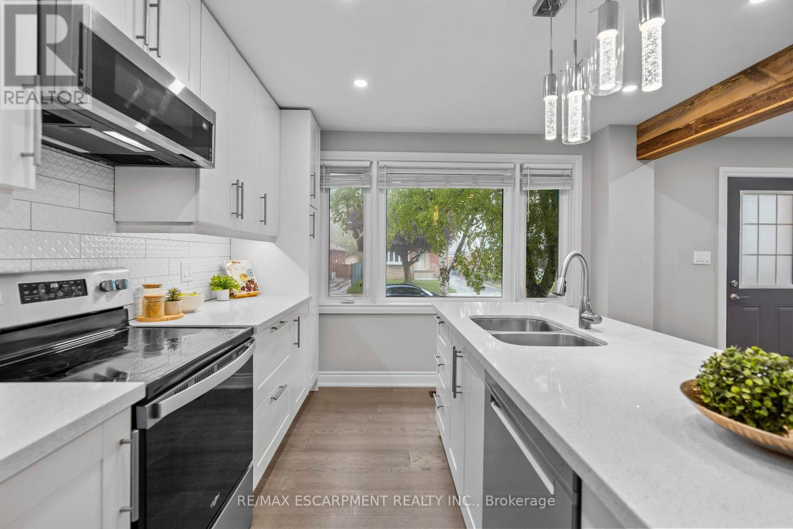 342 East 15th Street, Hamilton, Ontario  L9A 4G5 - Photo 13 - X12165532
