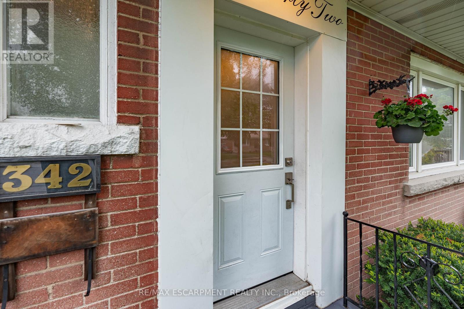 342 East 15th Street, Hamilton, Ontario  L9A 4G5 - Photo 4 - X12165532