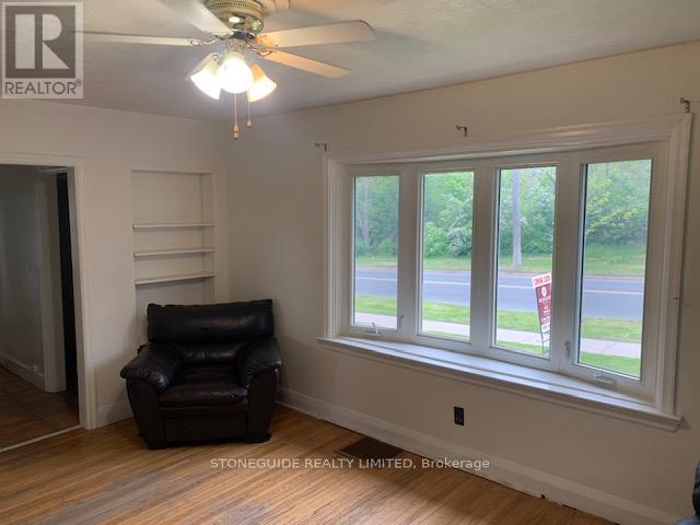 Property at 724 FAIRBAIRN STREET image 3