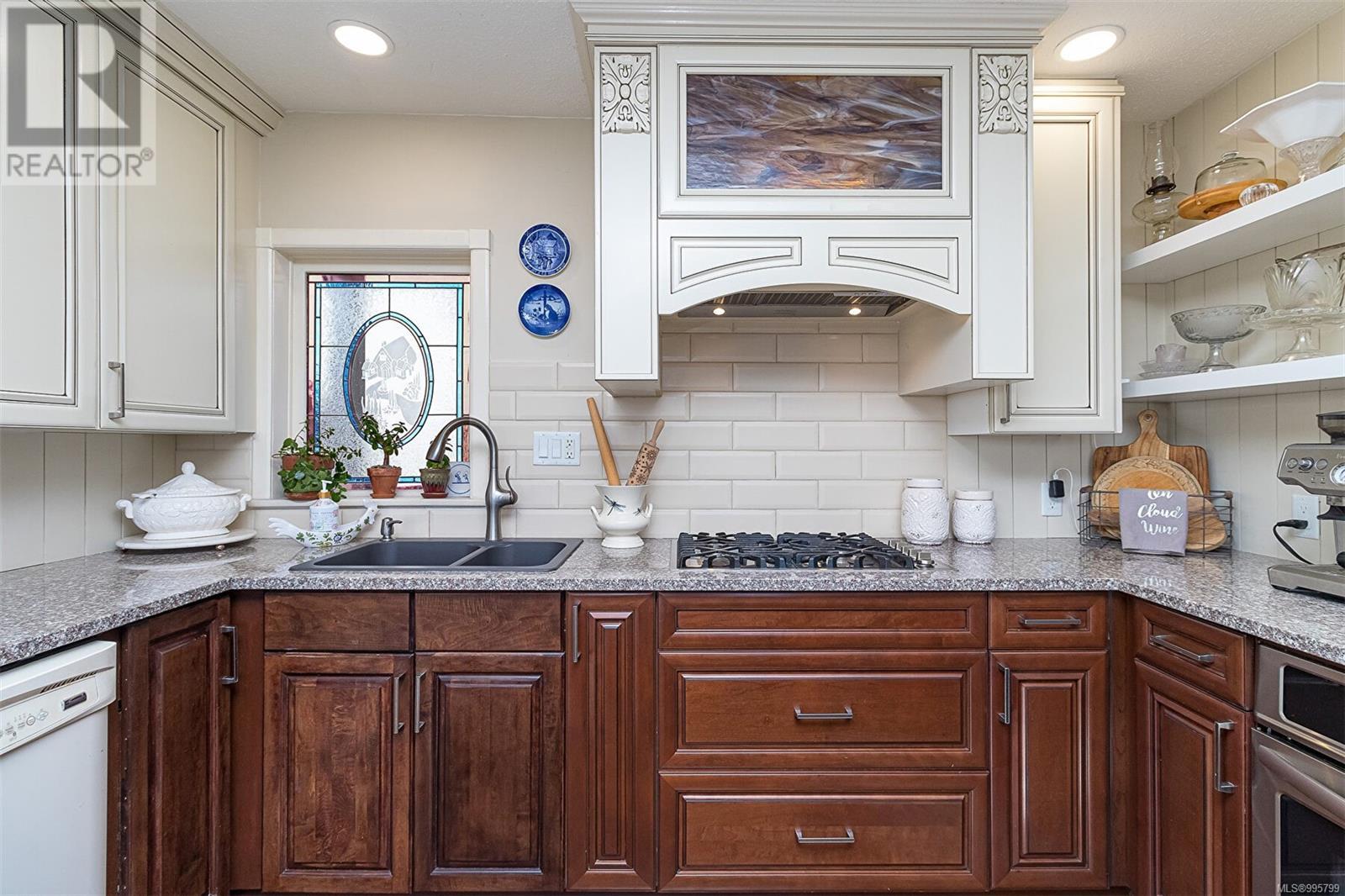 Property at 377 Milton St image 3