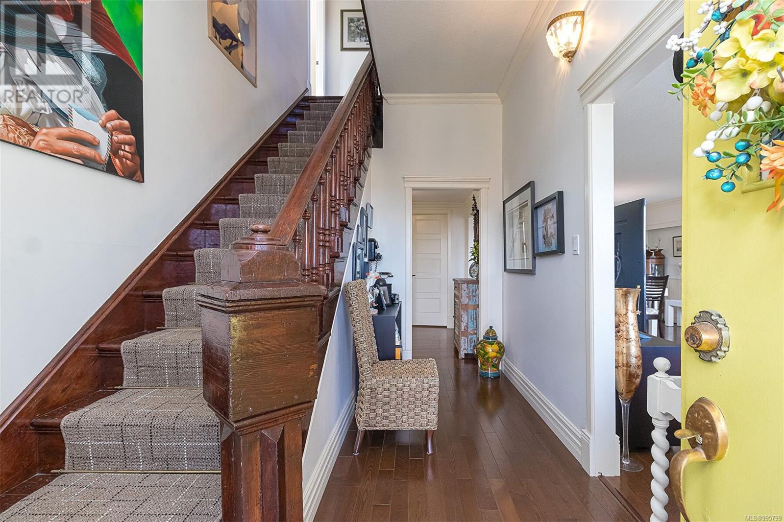 Property at 377 Milton St image 4