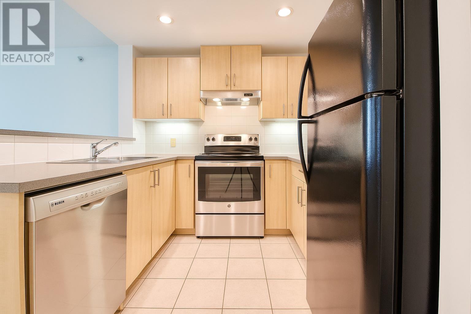 004 9288 University Crescent, Burnaby, British Columbia  V5A 4X7 - Photo 4 - R3007406