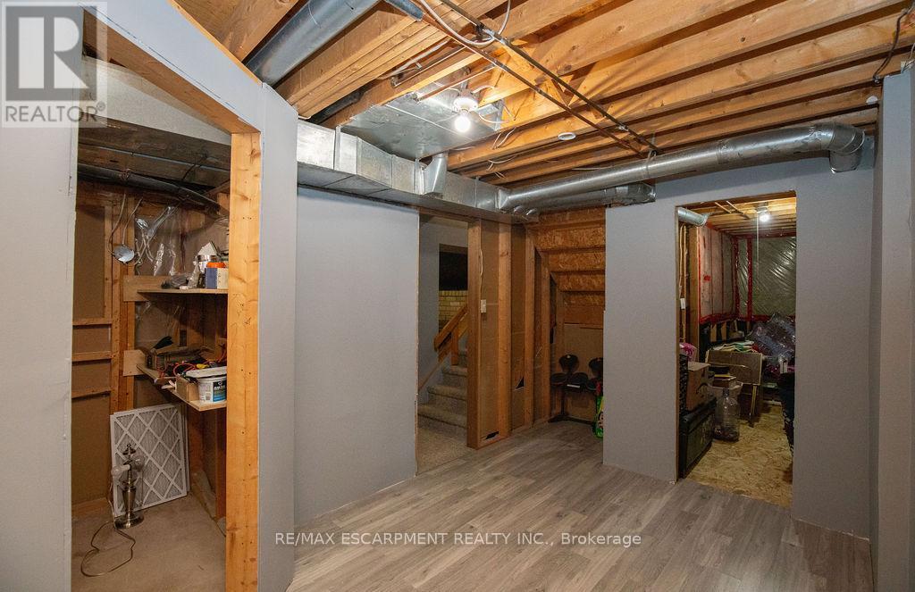 54 Merritt Crescent, Grimsby (Grimsby West), Ontario  L3M 5B7 - Photo 45 - X12179318