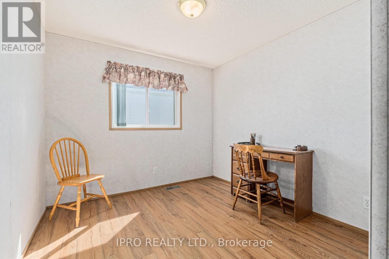 2 Trillium Beach Drive, Puslinch, Ontario  N0B 2J0 - Photo 16 - X12179330