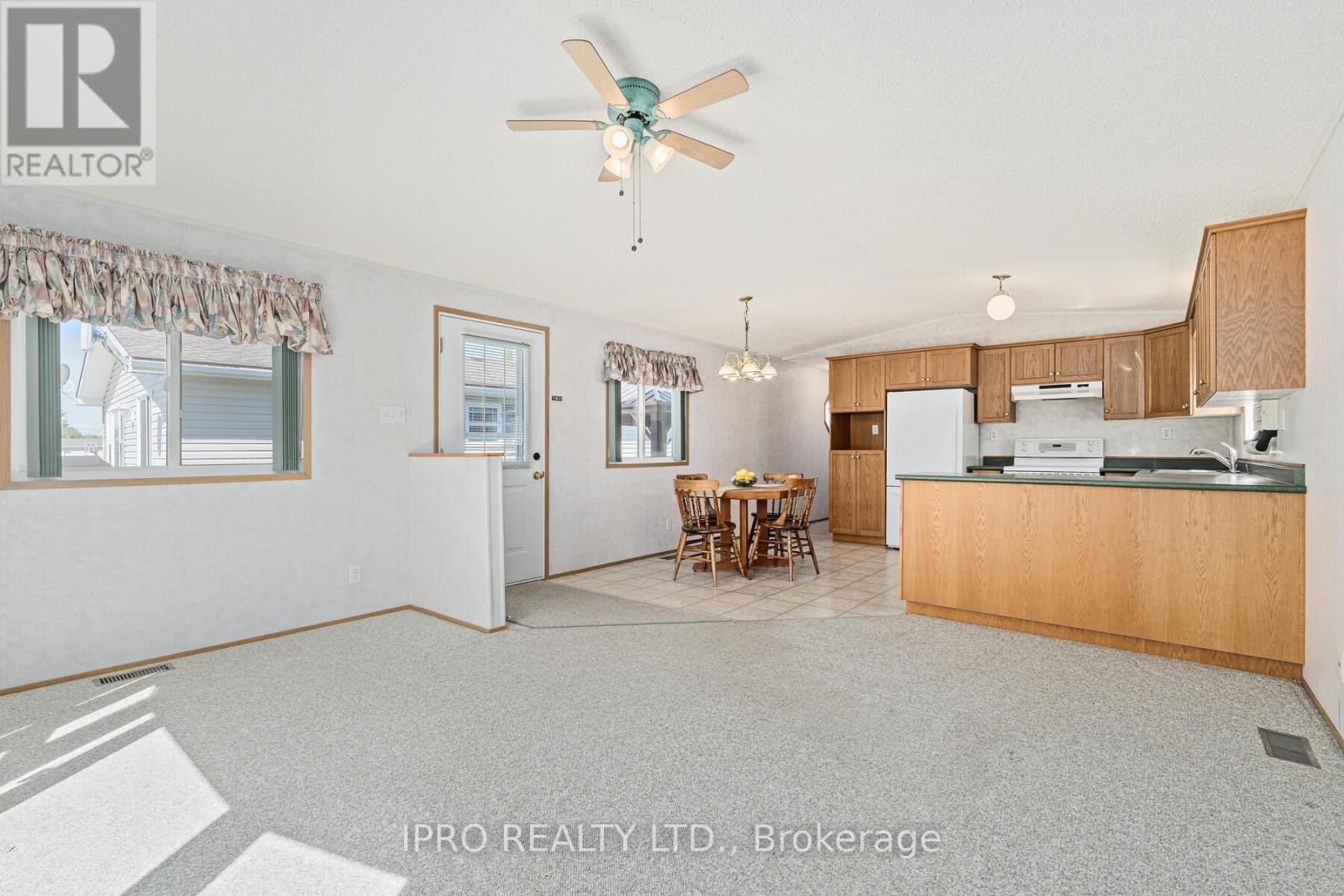 2 Trillium Beach Drive, Puslinch, Ontario  N0B 2J0 - Photo 8 - X12179330