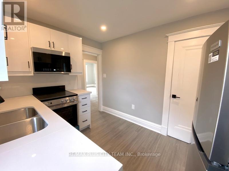 2 - 953 Montclair Avenue, Hamilton, Ontario  L8M 2E3 - Photo 5 - X12179340