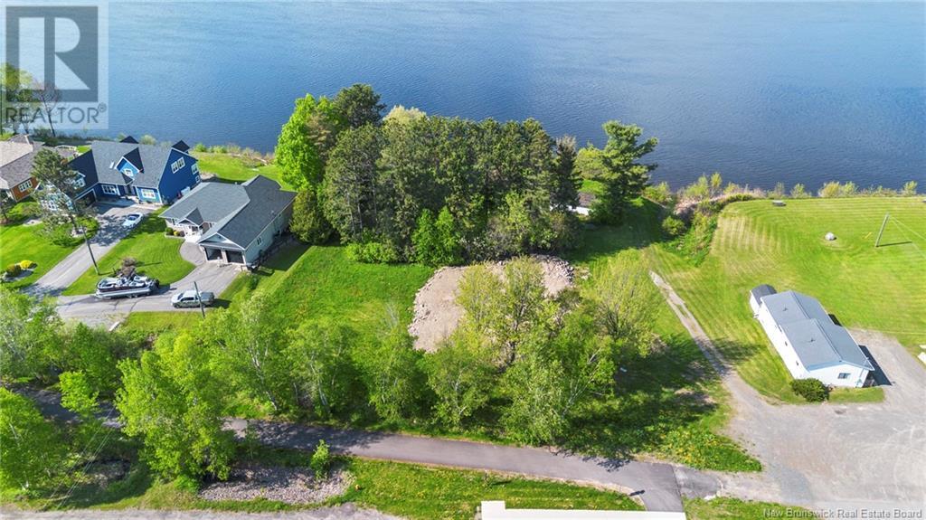 1005 Woodstock Road, Fredericton, New Brunswick  E3B 7R7 - Photo 2 - NB119534