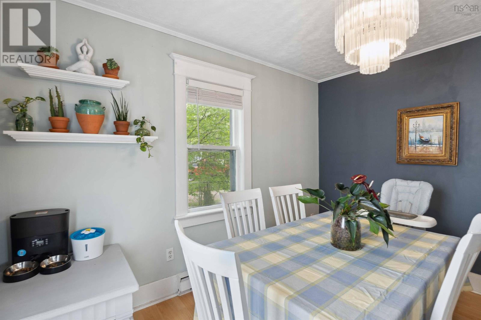 Property at 414 Aldershot Road image 4
