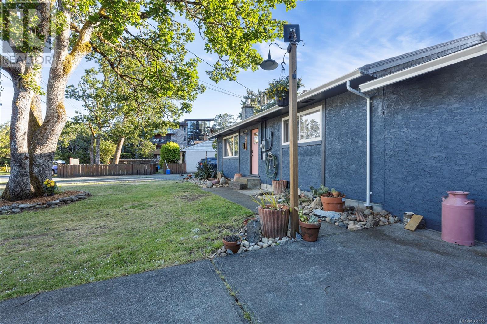 Property at 2838 Aldwynd Rd image 3