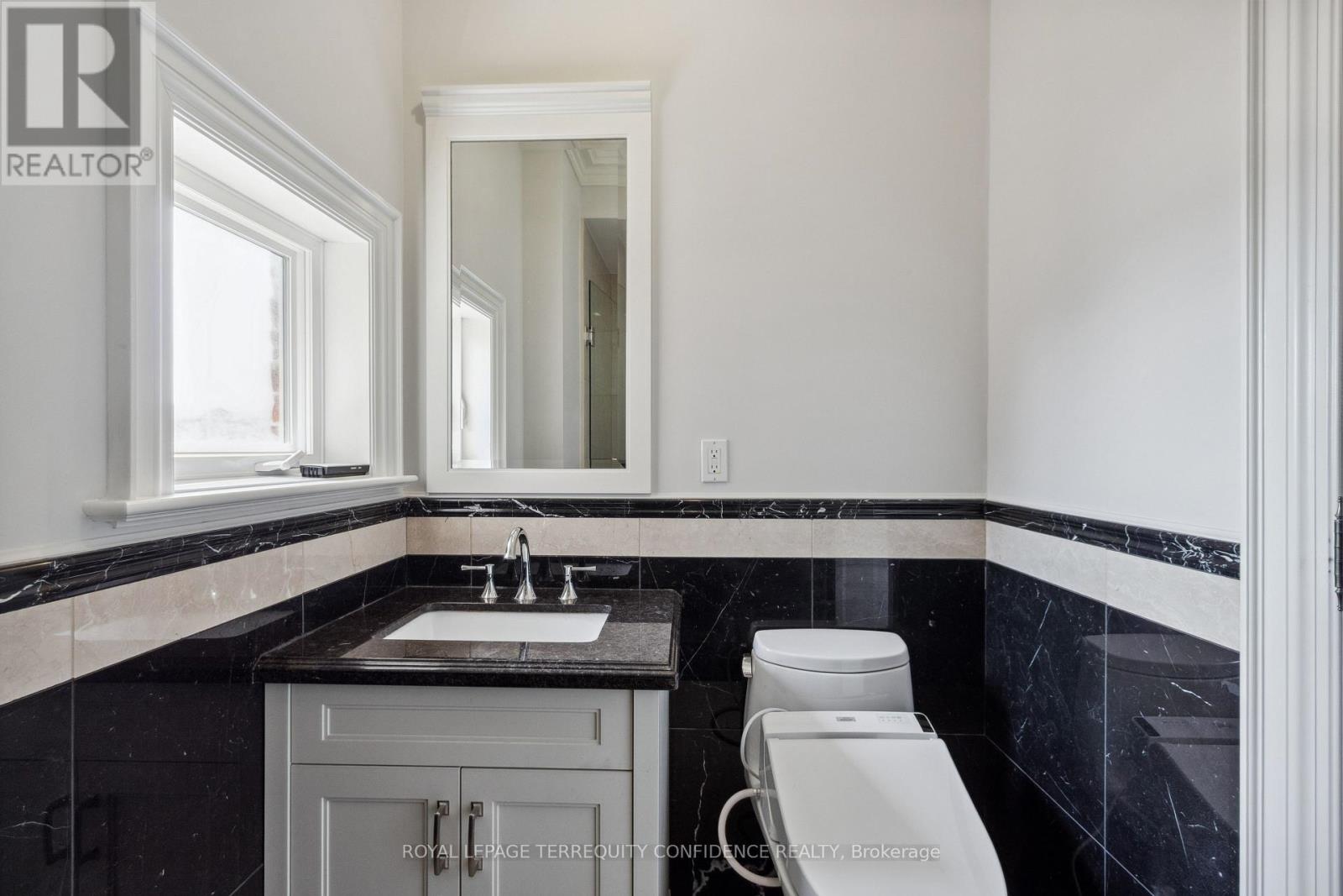 241 Hounslow Avenue, Toronto, Ontario  M2N 2B5 - Photo 33 - C12179425
