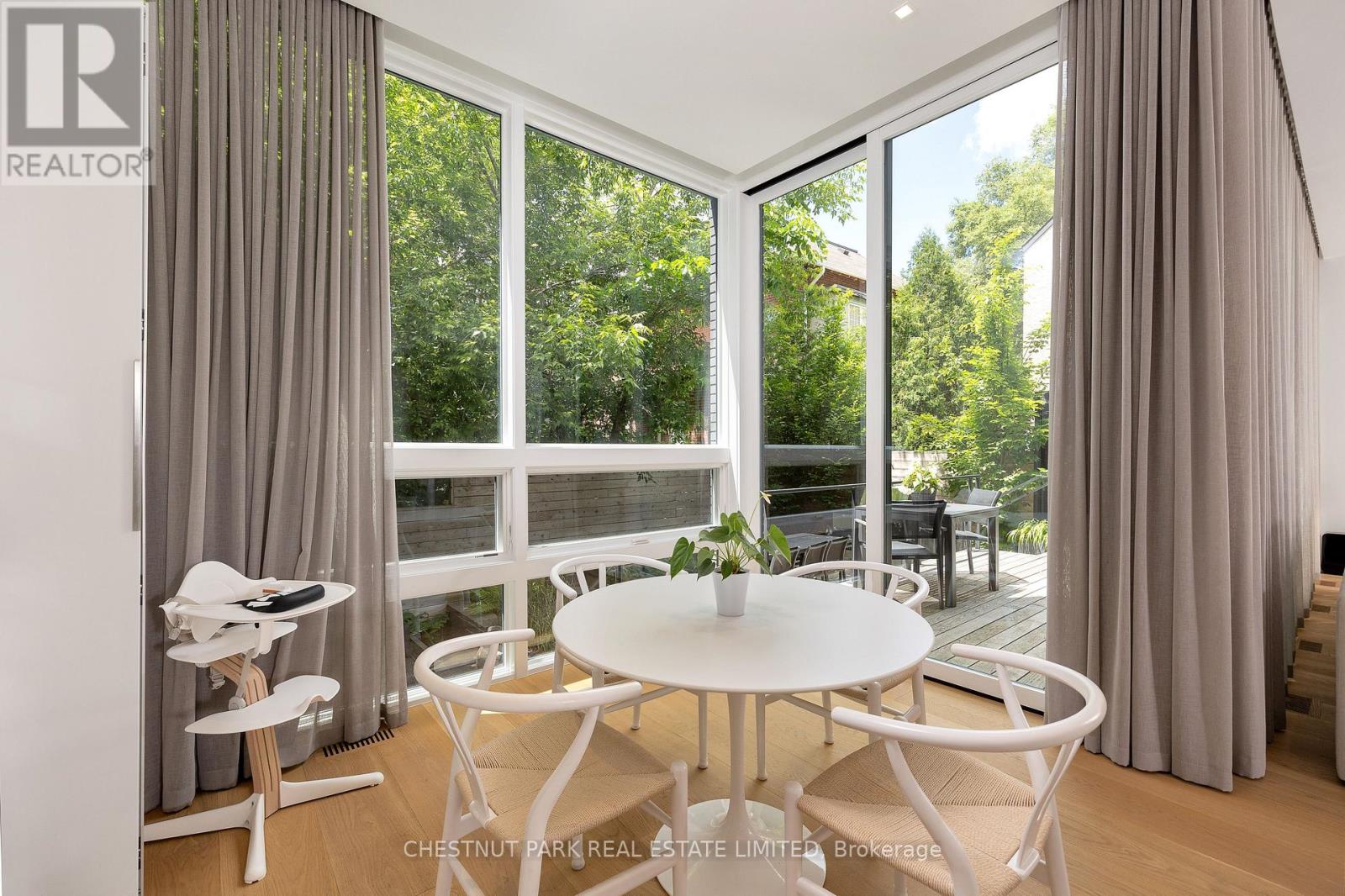 10 Parkwood Avenue, Toronto (Casa Loma), Ontario  M4V 2W8 - Photo 13 - C12179536