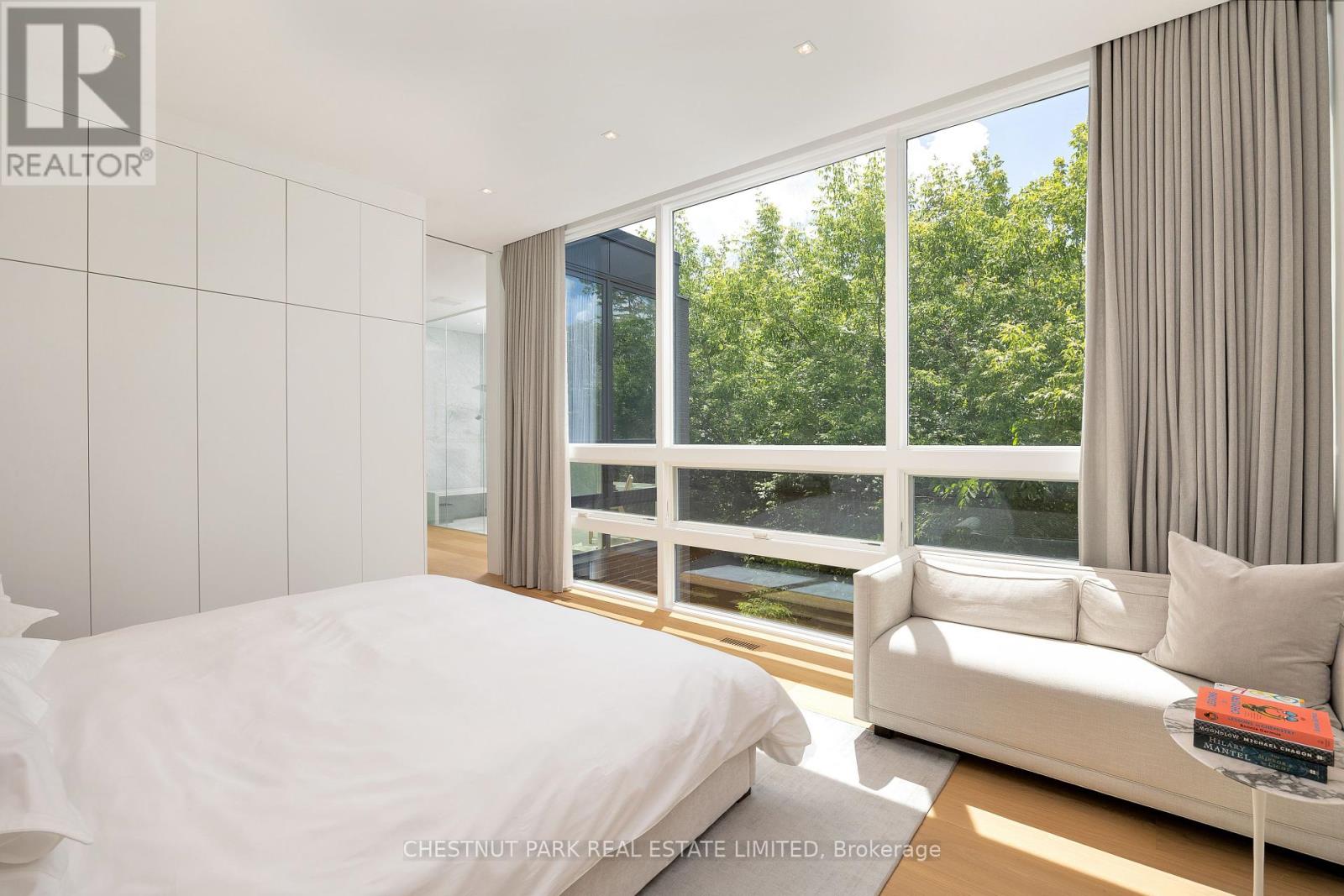 10 Parkwood Avenue, Toronto (Casa Loma), Ontario  M4V 2W8 - Photo 24 - C12179536