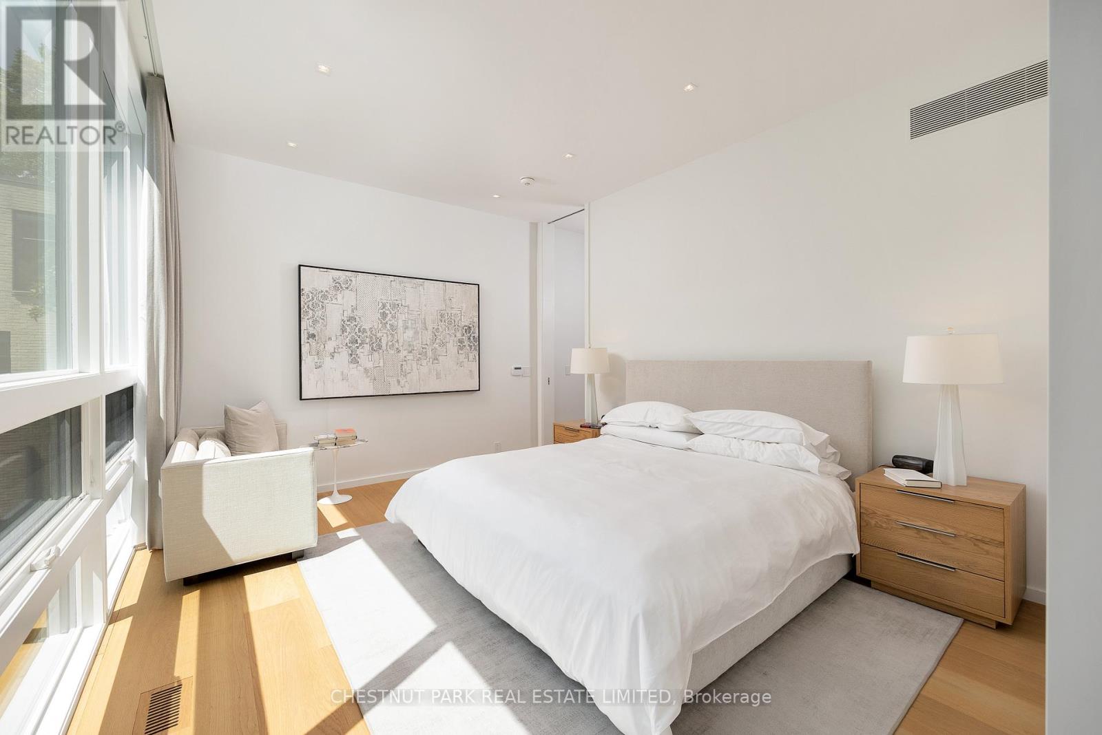 10 Parkwood Avenue, Toronto (Casa Loma), Ontario  M4V 2W8 - Photo 25 - C12179536
