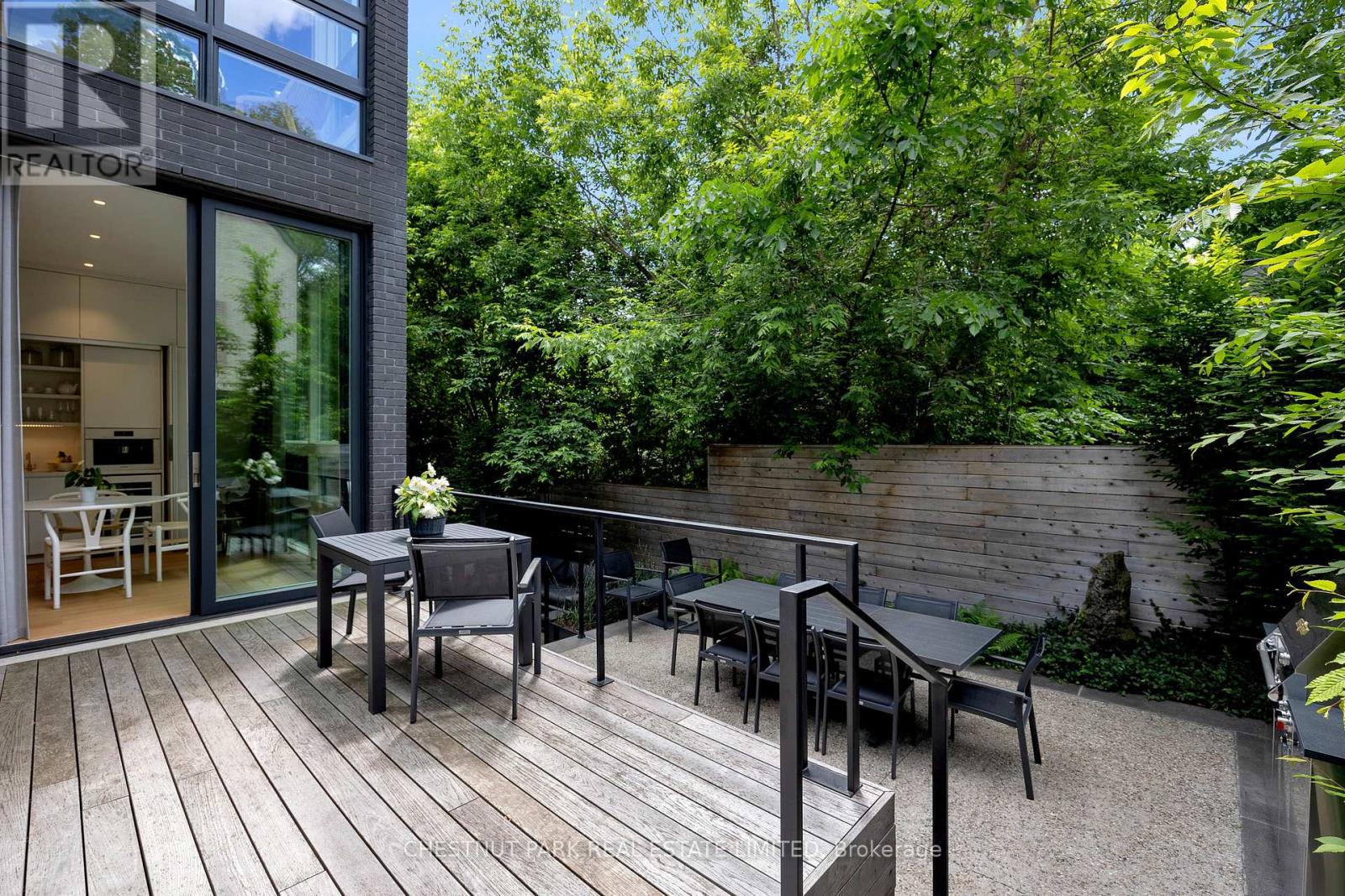 10 Parkwood Avenue, Toronto (Casa Loma), Ontario  M4V 2W8 - Photo 49 - C12179536