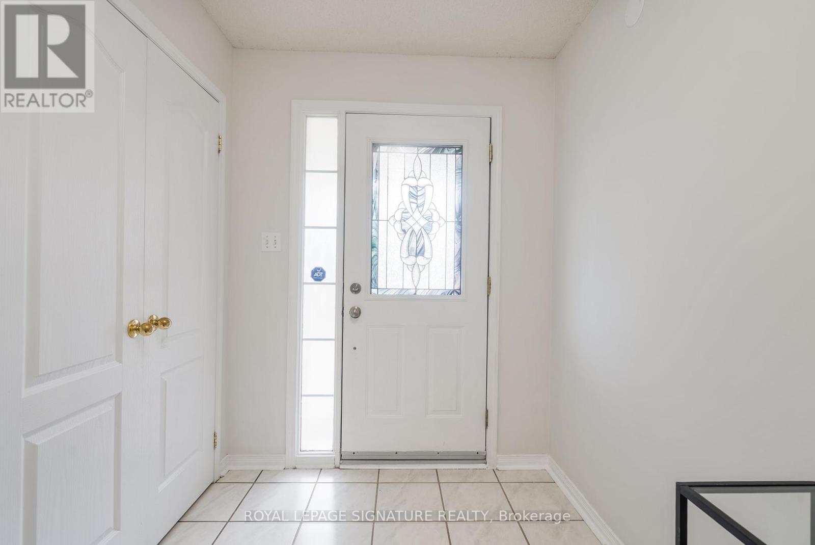 107 Brownridge Place, Whitby, Ontario  L1P 1W1 - Photo 4 - E12176062