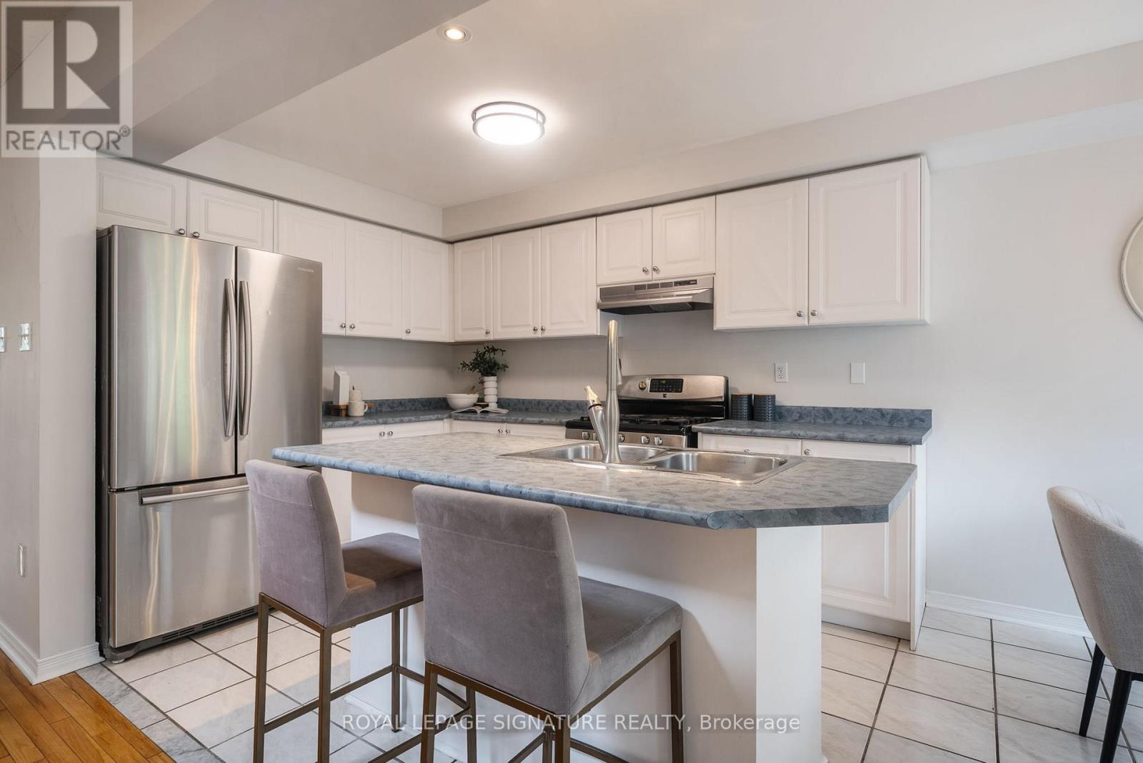 107 Brownridge Place, Whitby, Ontario  L1P 1W1 - Photo 8 - E12176062