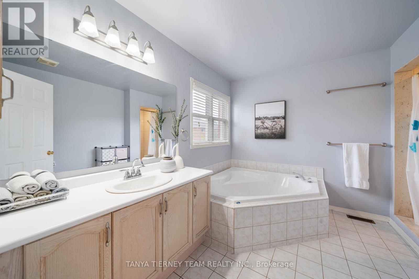 38 Wells Crescent, Whitby, Ontario  L1M 1C9 - Photo 19 - E12179485