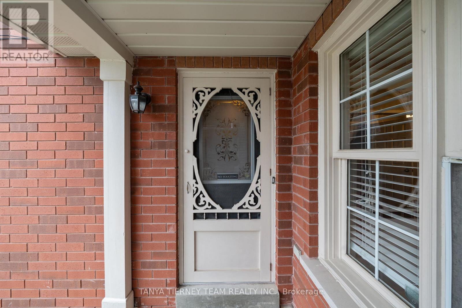 38 Wells Crescent, Whitby, Ontario  L1M 1C9 - Photo 4 - E12179485
