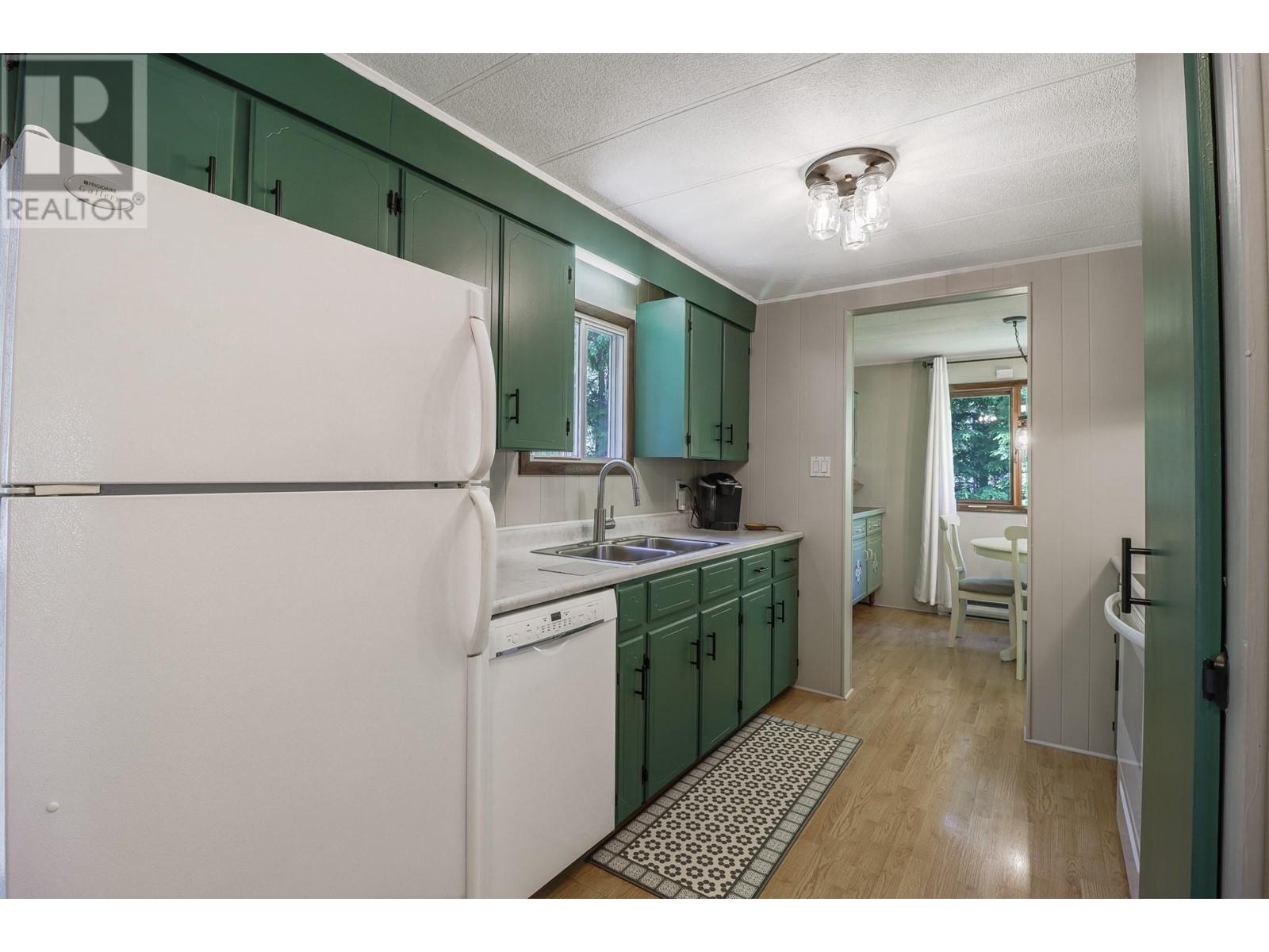 15730 PETERS Road, Crawford Bay, BC V0B1E0