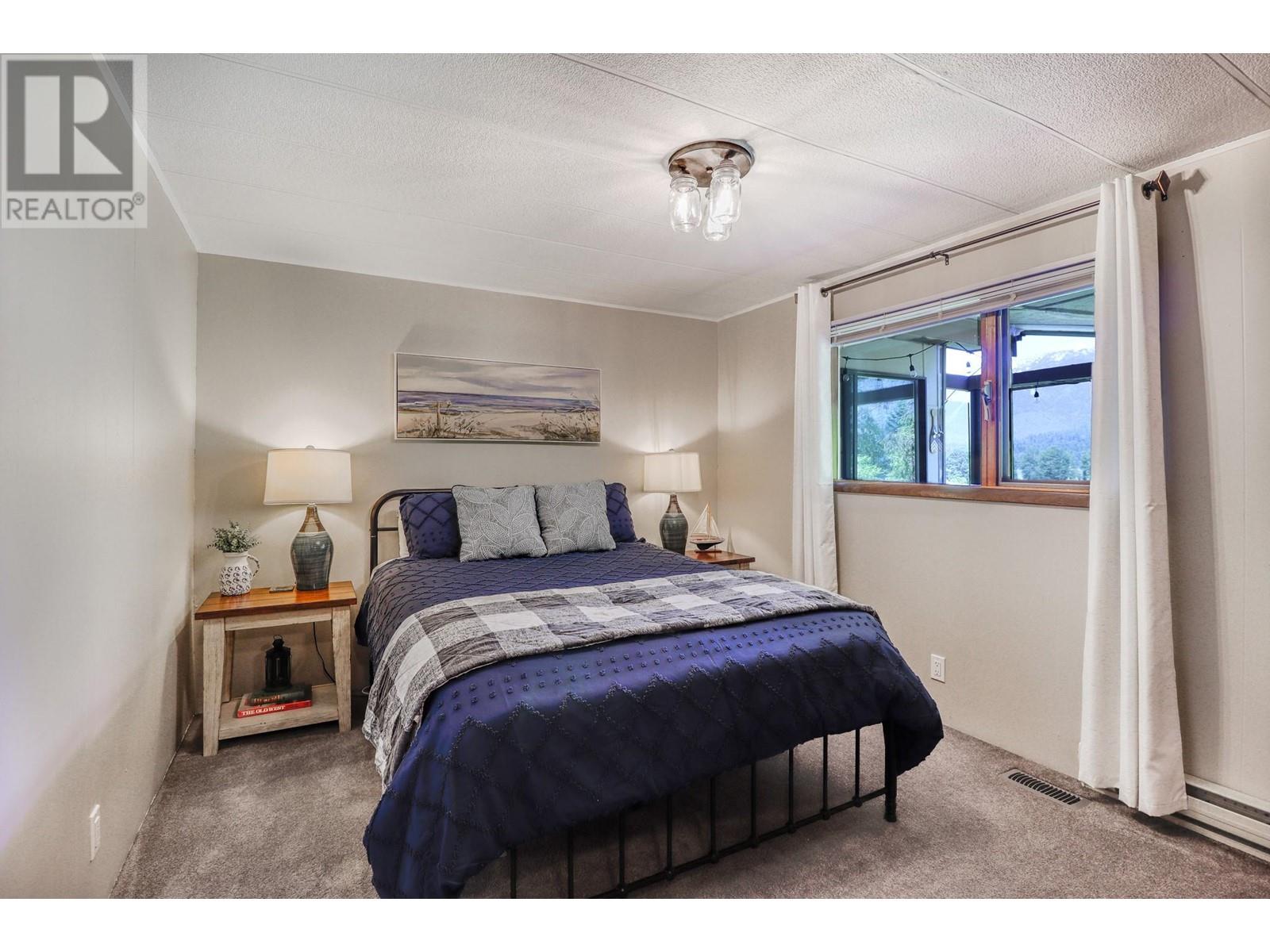 15730 PETERS Road, Crawford Bay, BC V0B1E0