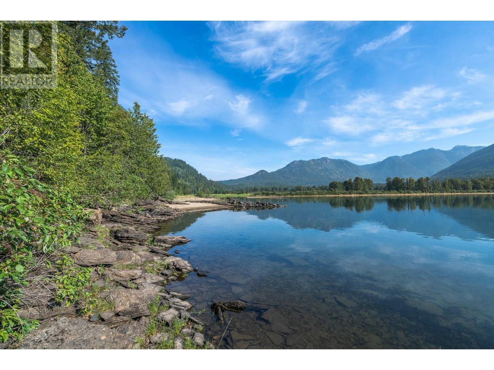 15730 Peters Road, Crawford Bay, British Columbia  V0B 1E0 - Photo 4 - 10349749
