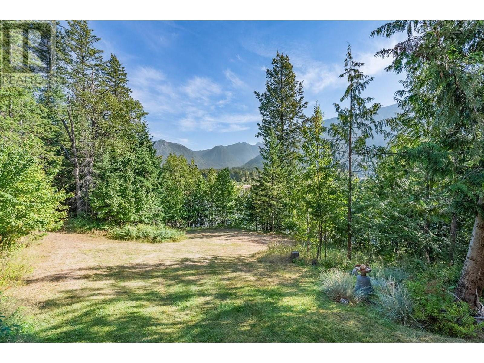 15730 Peters Road, Crawford Bay, British Columbia  V0B 1E0 - Photo 8 - 10349749