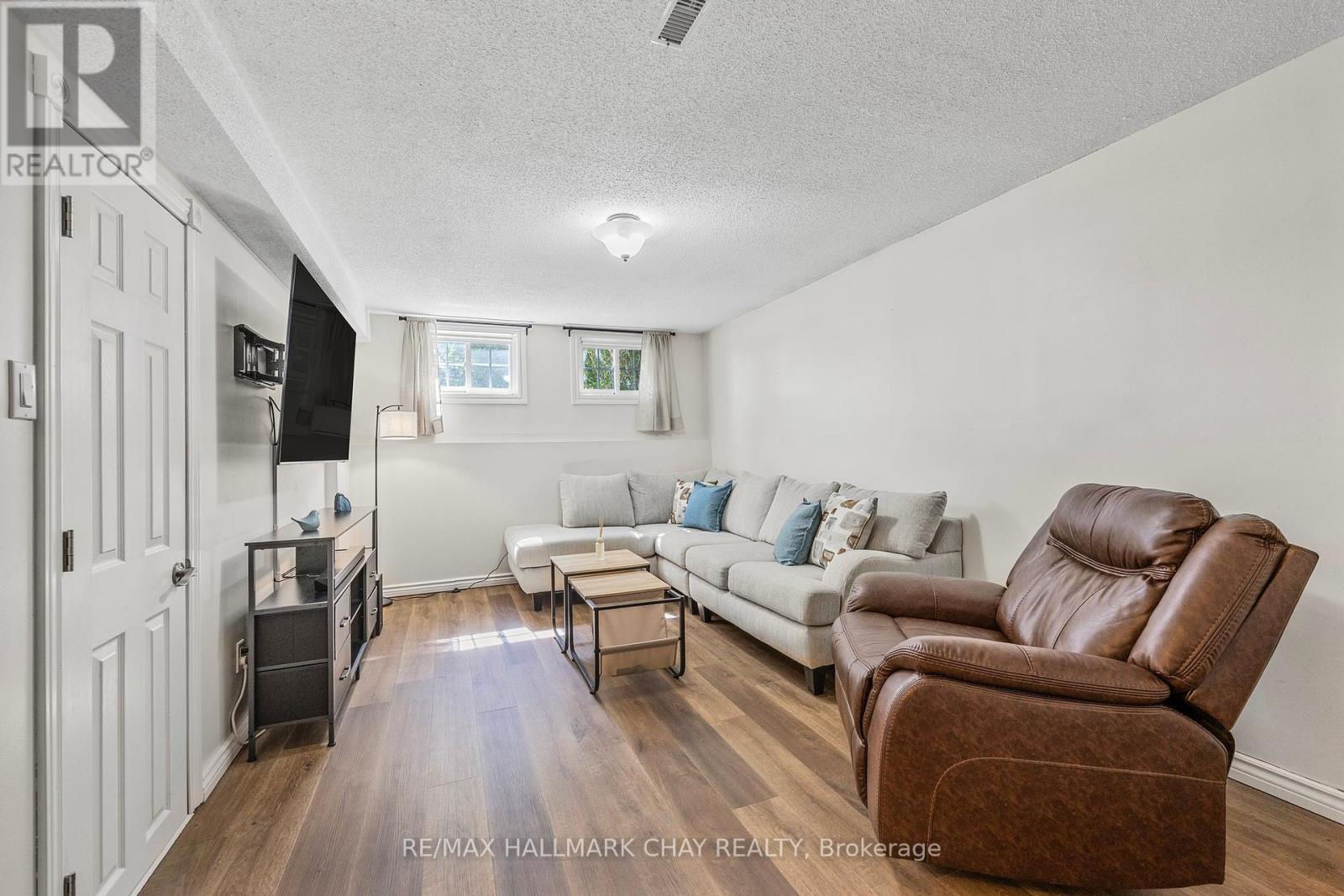 23 Mccarthy Crescent, Essa, Ontario  L3W 0J3 - Photo 20 - N12179520
