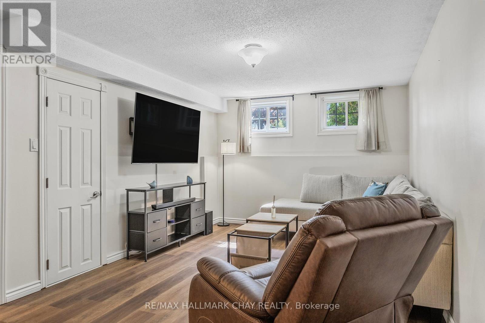 23 Mccarthy Crescent, Essa, Ontario  L3W 0J3 - Photo 21 - N12179520