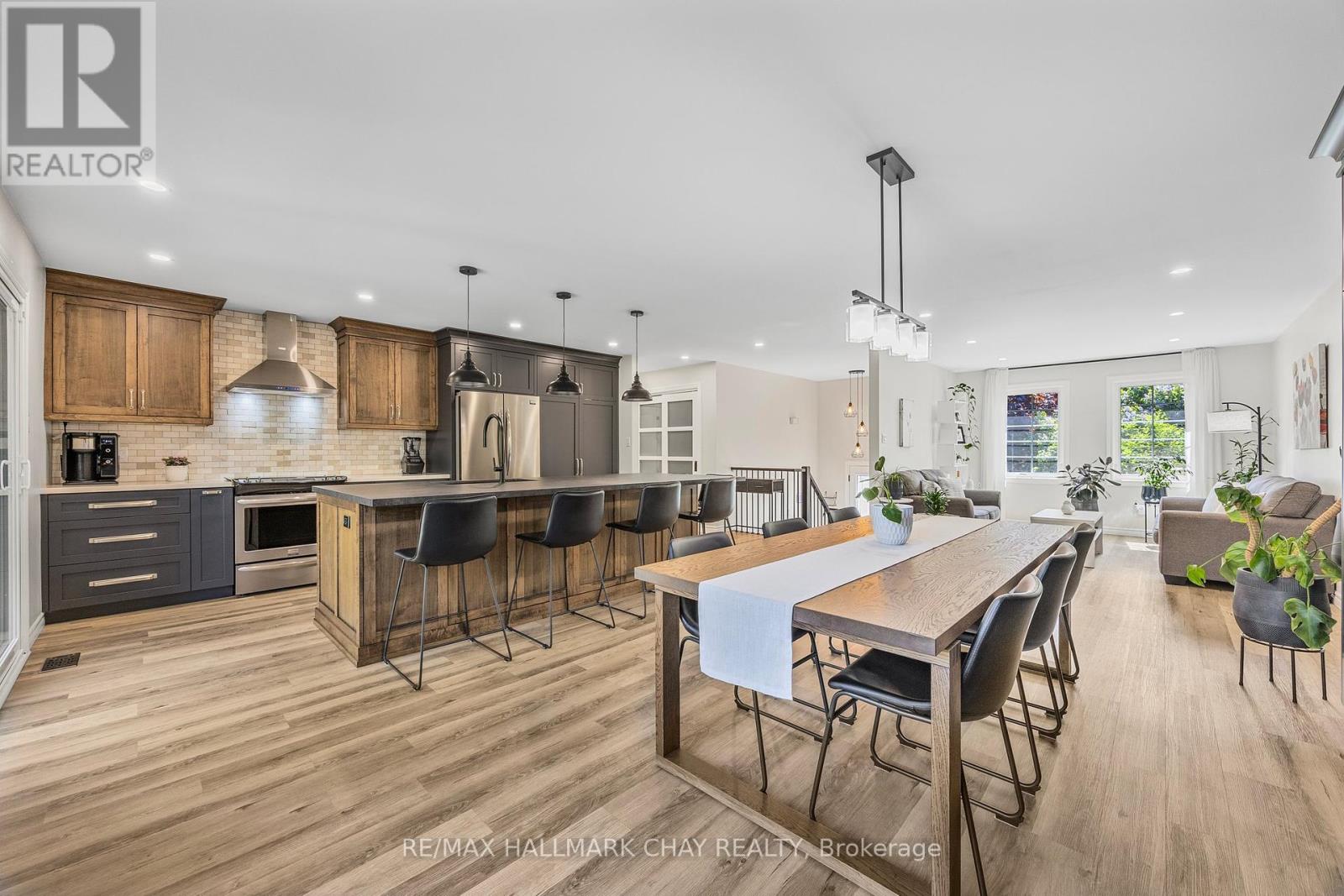 23 Mccarthy Crescent, Essa, Ontario  L3W 0J3 - Photo 6 - N12179520