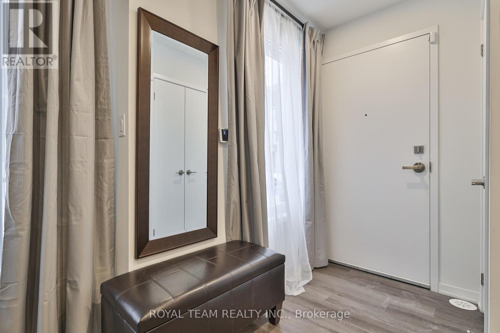 224 - 131 Honeycrisp Crescent, Vaughan, Ontario  L4K 0N7 - Photo 4 - N12179546
