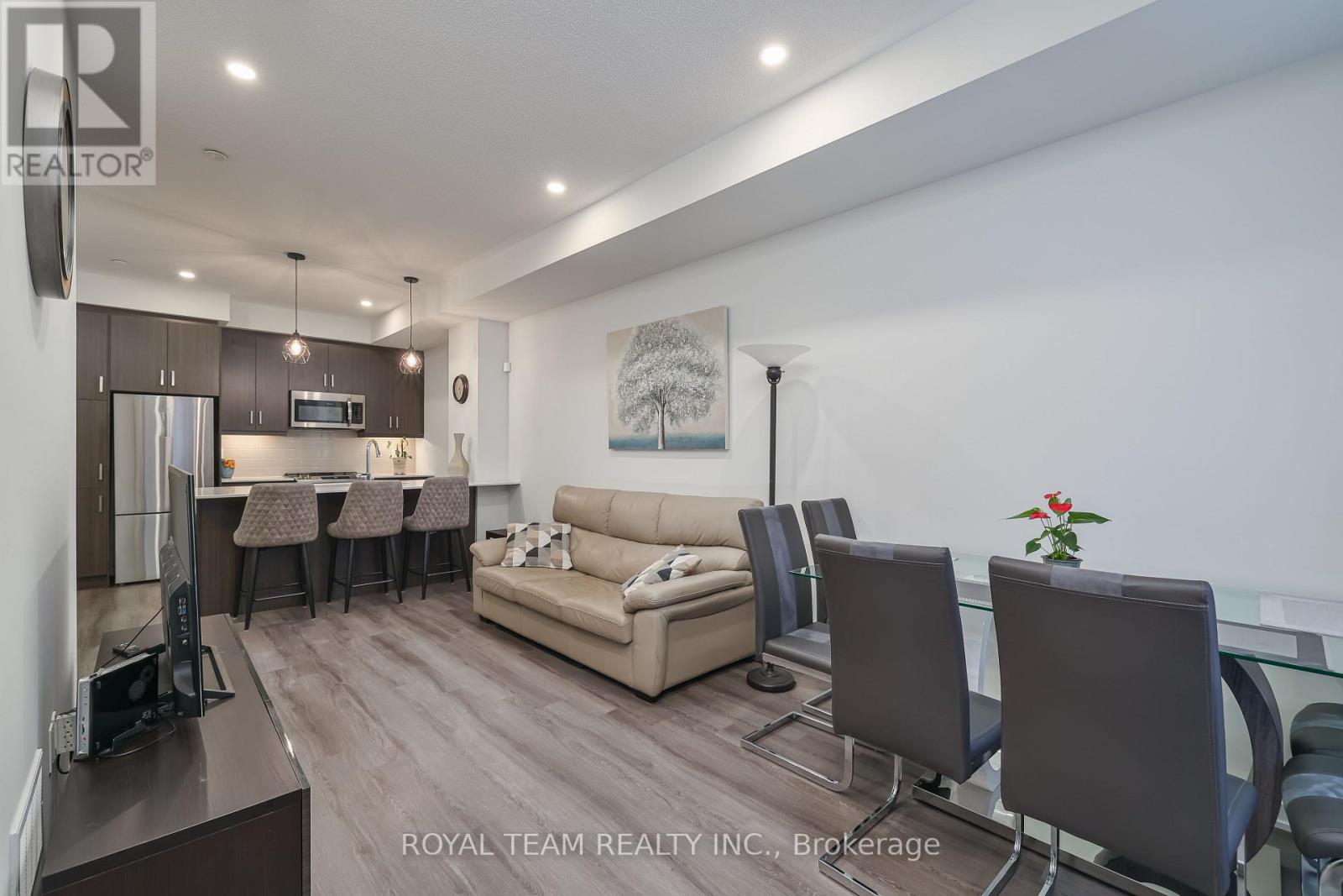 224 - 131 Honeycrisp Crescent, Vaughan, Ontario  L4K 0N7 - Photo 5 - N12179546
