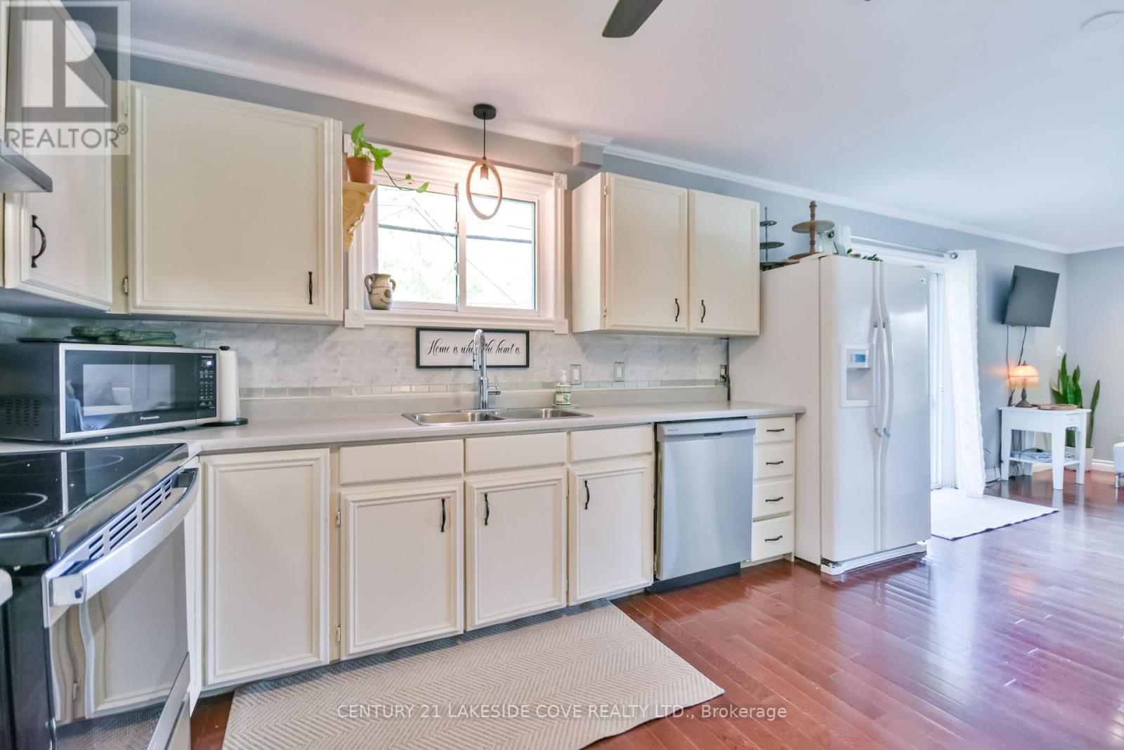3976 Woodland Drive, Ramara, Ontario  L3V 6H7 - Photo 21 - S12179454