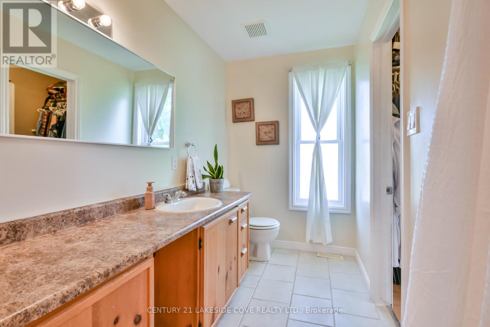 3976 Woodland Drive, Ramara, Ontario  L3V 6H7 - Photo 25 - S12179454