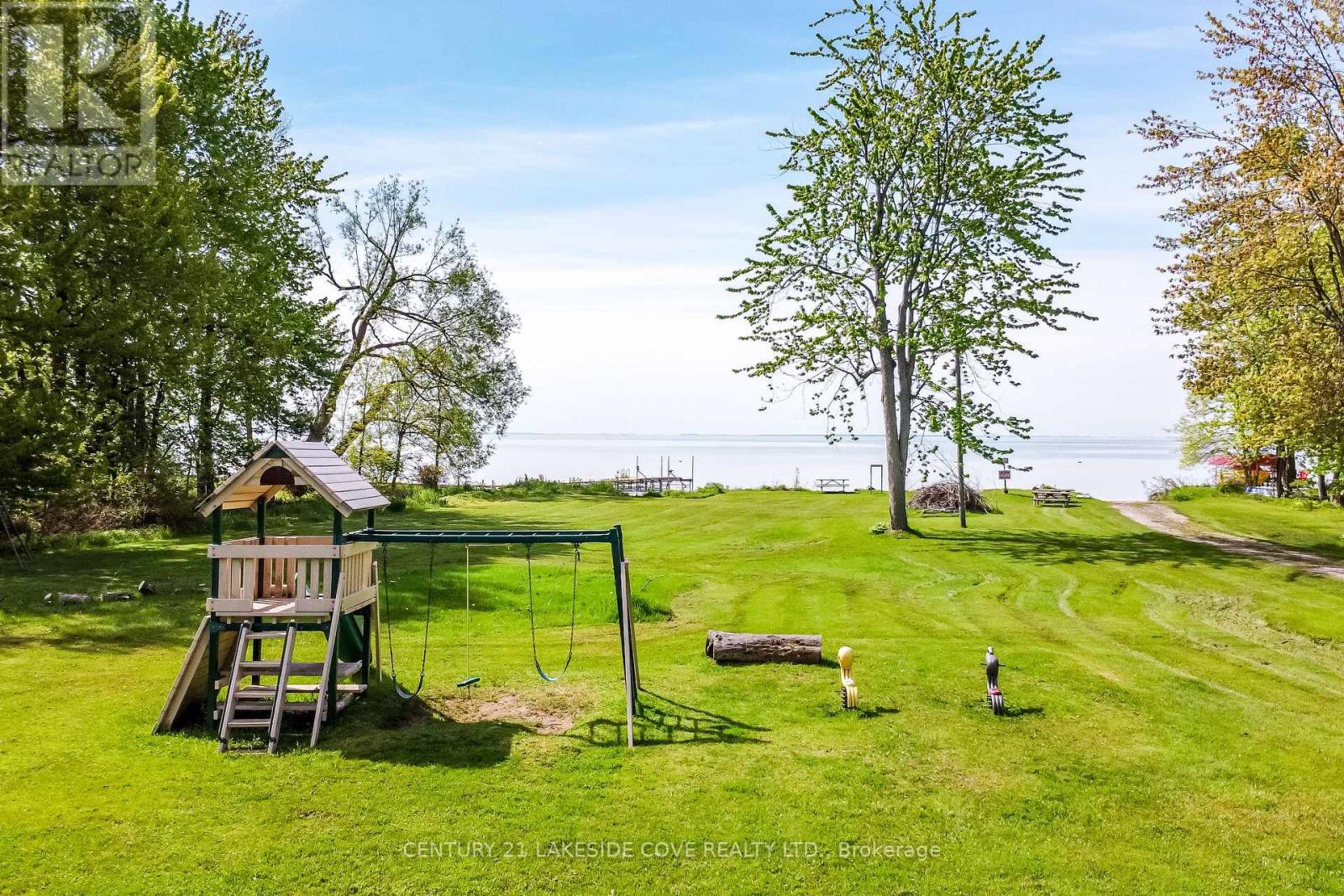 3976 Woodland Drive, Ramara, Ontario  L3V 6H7 - Photo 37 - S12179454
