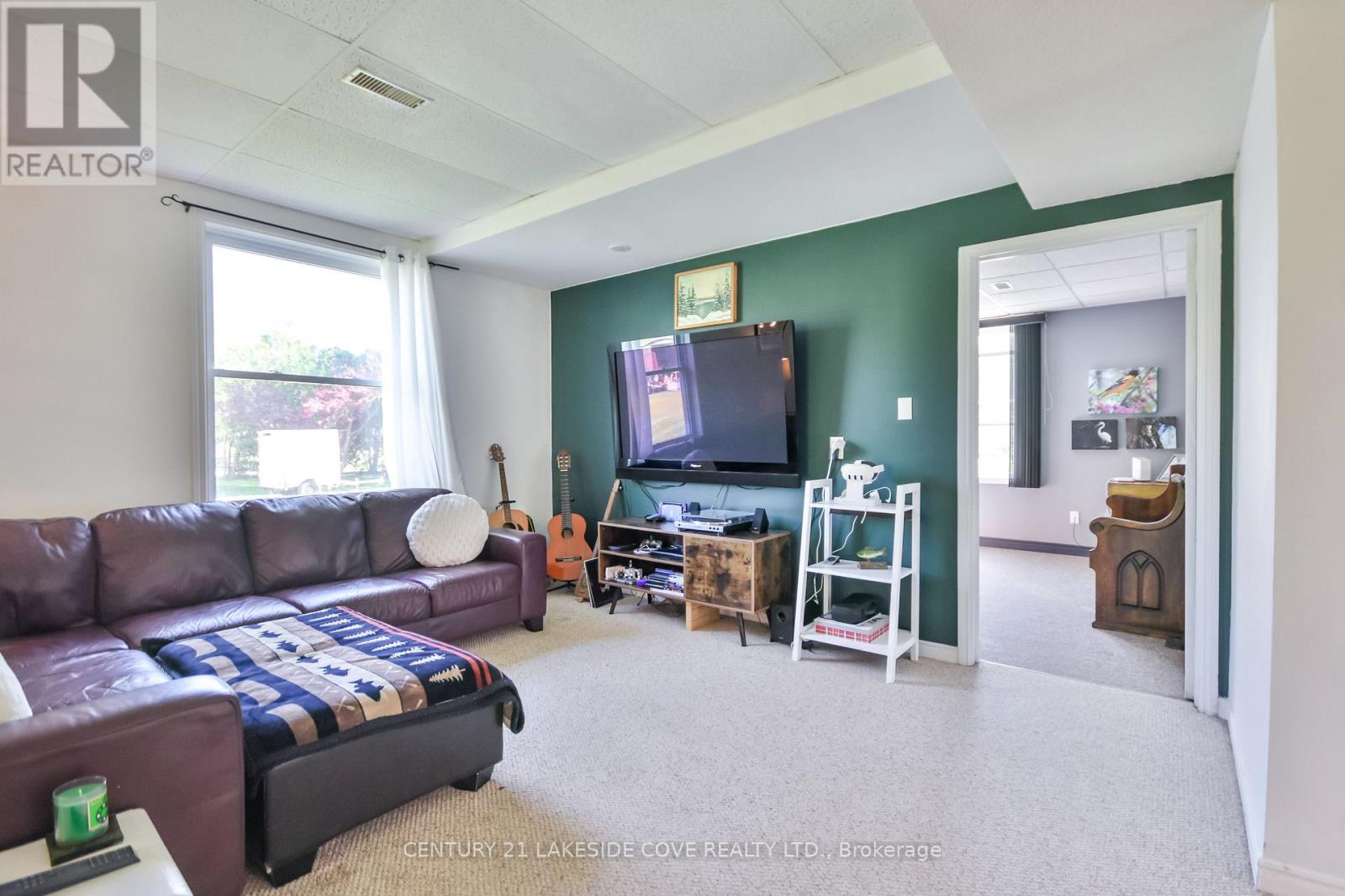 3976 Woodland Drive, Ramara, Ontario  L3V 6H7 - Photo 6 - S12179454