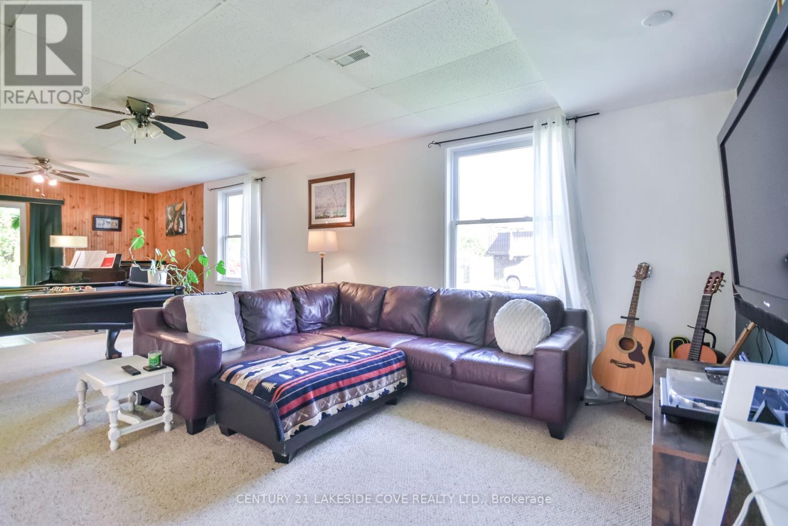 3976 Woodland Drive, Ramara, Ontario  L3V 6H7 - Photo 7 - S12179454