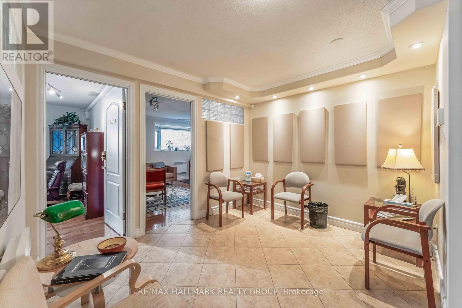 201 - 117 Murray Street, Ottawa, Ontario  K1N 5M5 - Photo 3 - X12179637