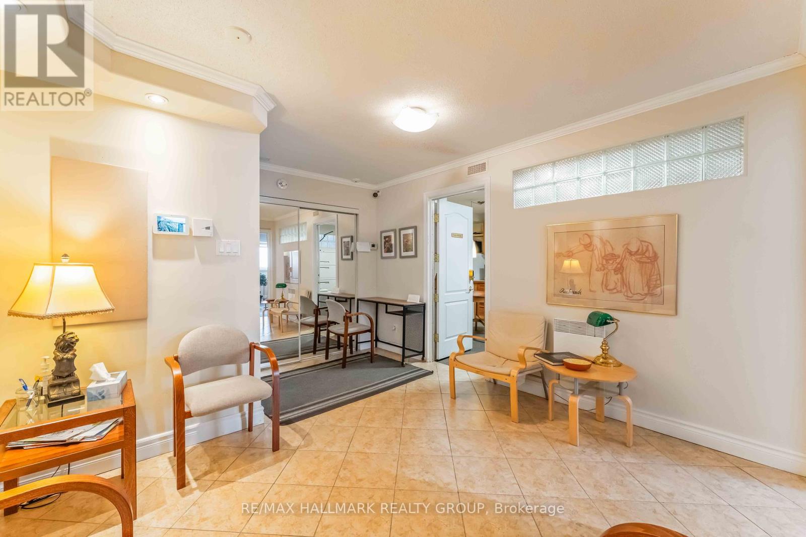 201 - 117 Murray Street, Ottawa, Ontario  K1N 5M5 - Photo 4 - X12179637