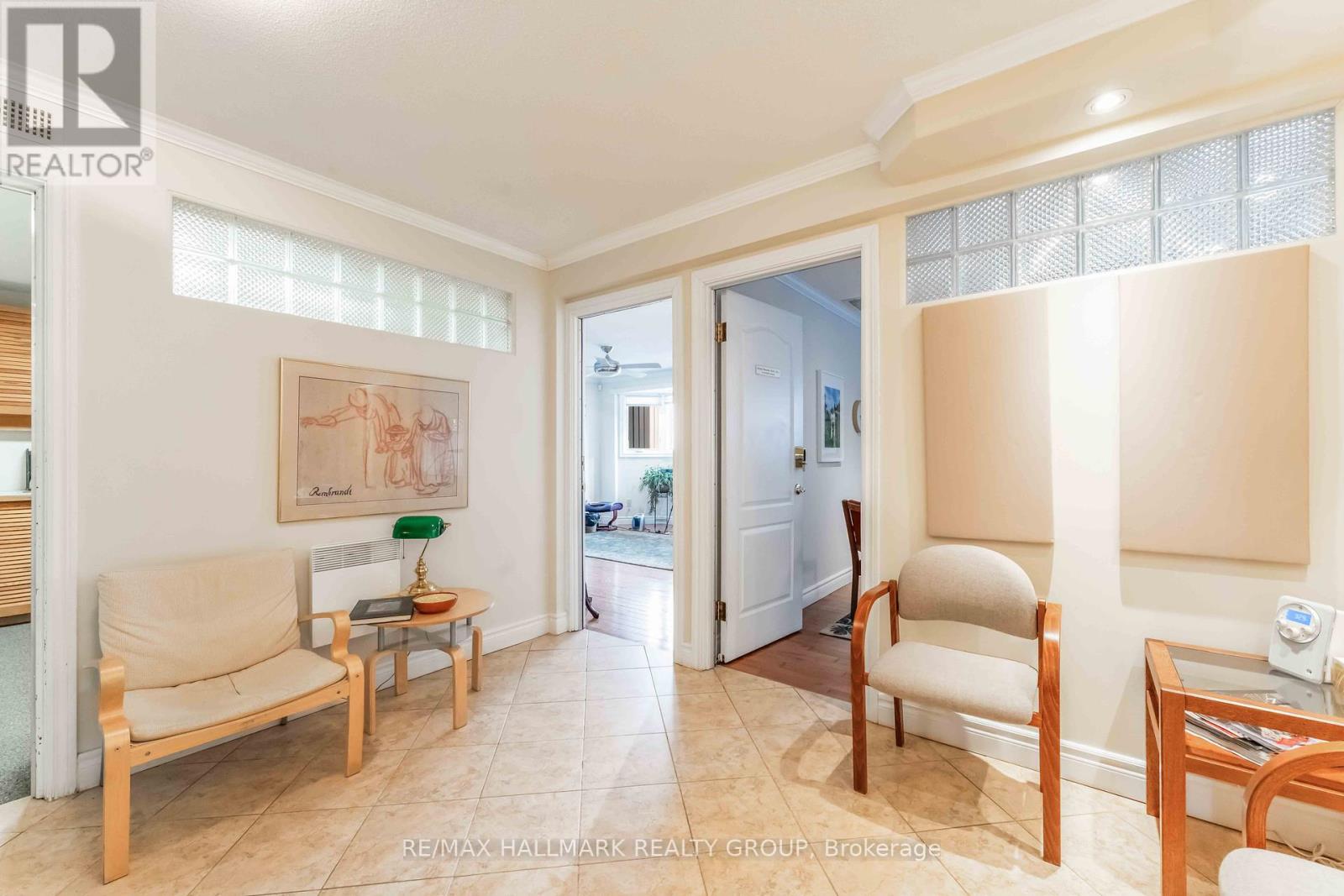 201 - 117 Murray Street, Ottawa, Ontario  K1N 5M5 - Photo 5 - X12179637
