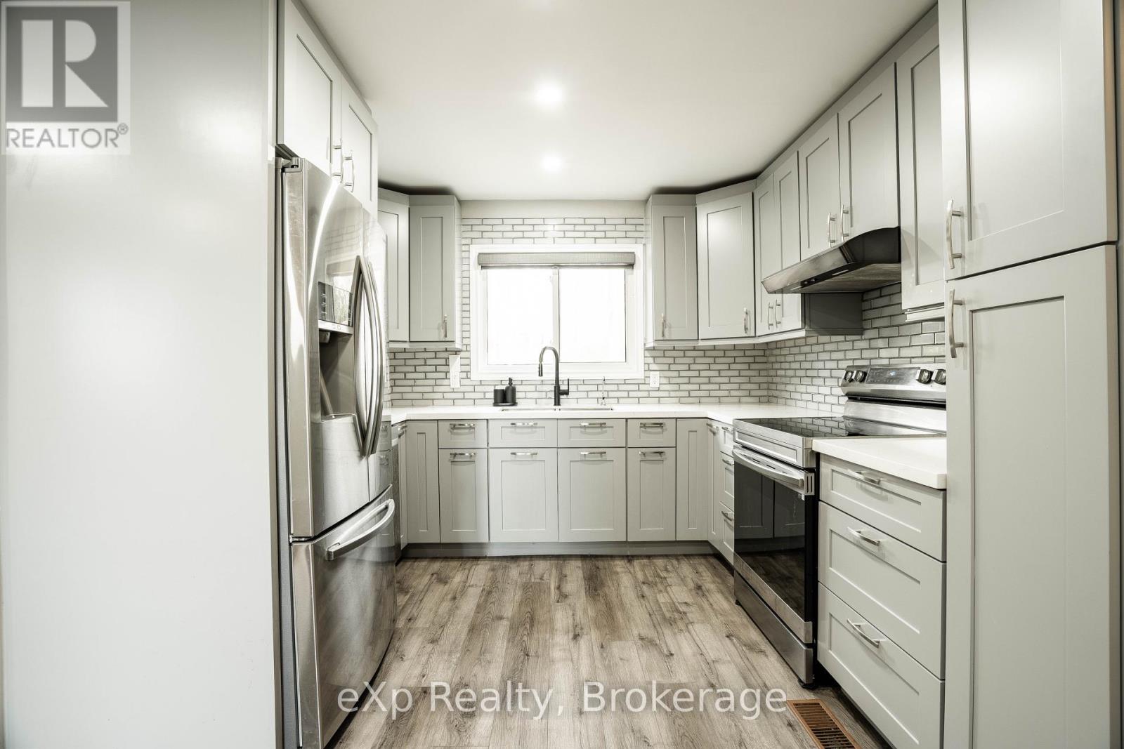 170 Francis Drive, Georgian Bluffs, Ontario  N0H 2K0 - Photo 8 - X12055162