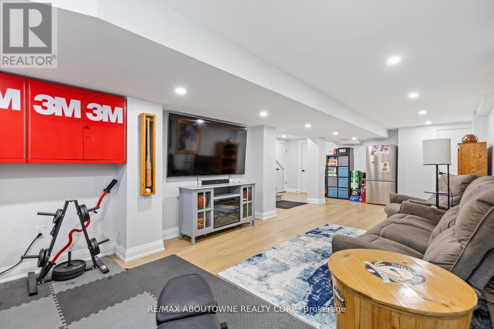 1302 Dunbar Road, Burlington (Mountainside), Ontario  L7P 2J9 - Photo 25 - W12179442