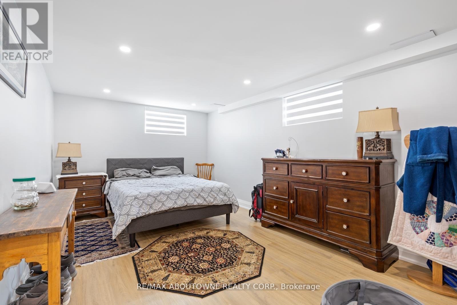 1302 Dunbar Road, Burlington (Mountainside), Ontario  L7P 2J9 - Photo 26 - W12179442