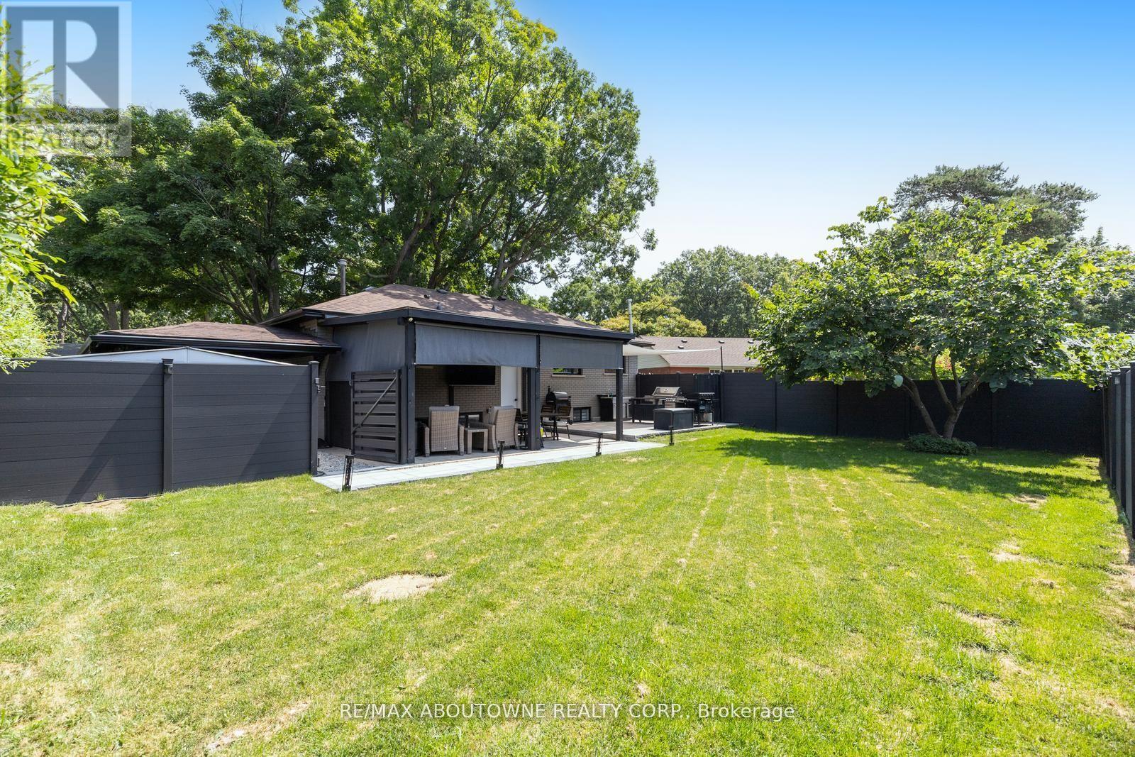 1302 Dunbar Road, Burlington (Mountainside), Ontario  L7P 2J9 - Photo 31 - W12179442