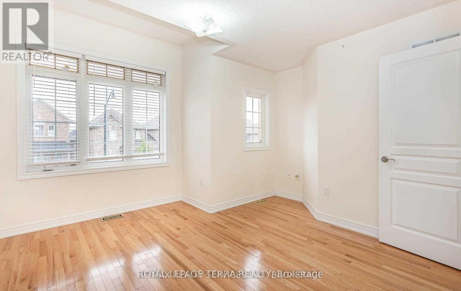 9 Chesterwood Crescent, Brampton (Credit Valley), Ontario  L6Y 0Z3 - Photo 17 - W12179446