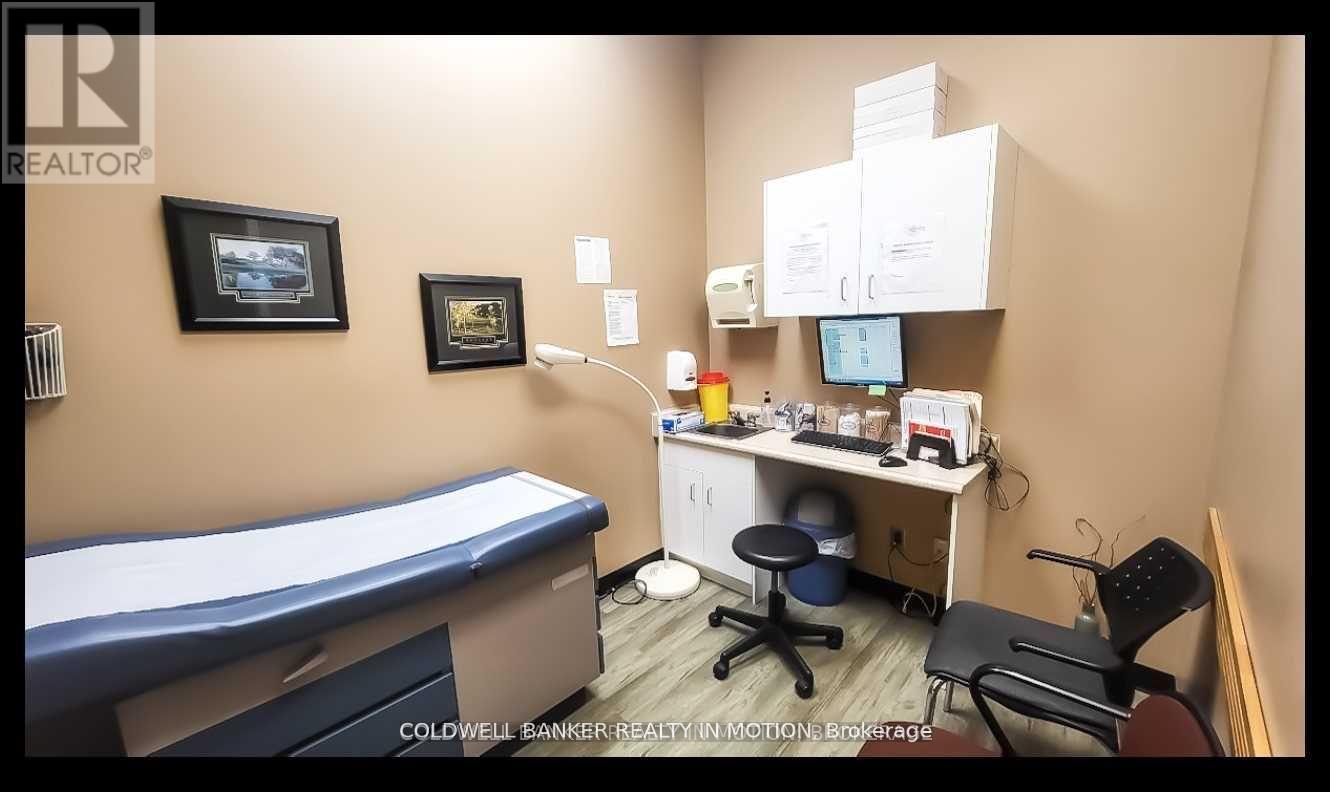 7 - 5025 Heatherleigh Avenue, Mississauga, Ontario  L5V 2Y7 - Photo 8 - W12179495