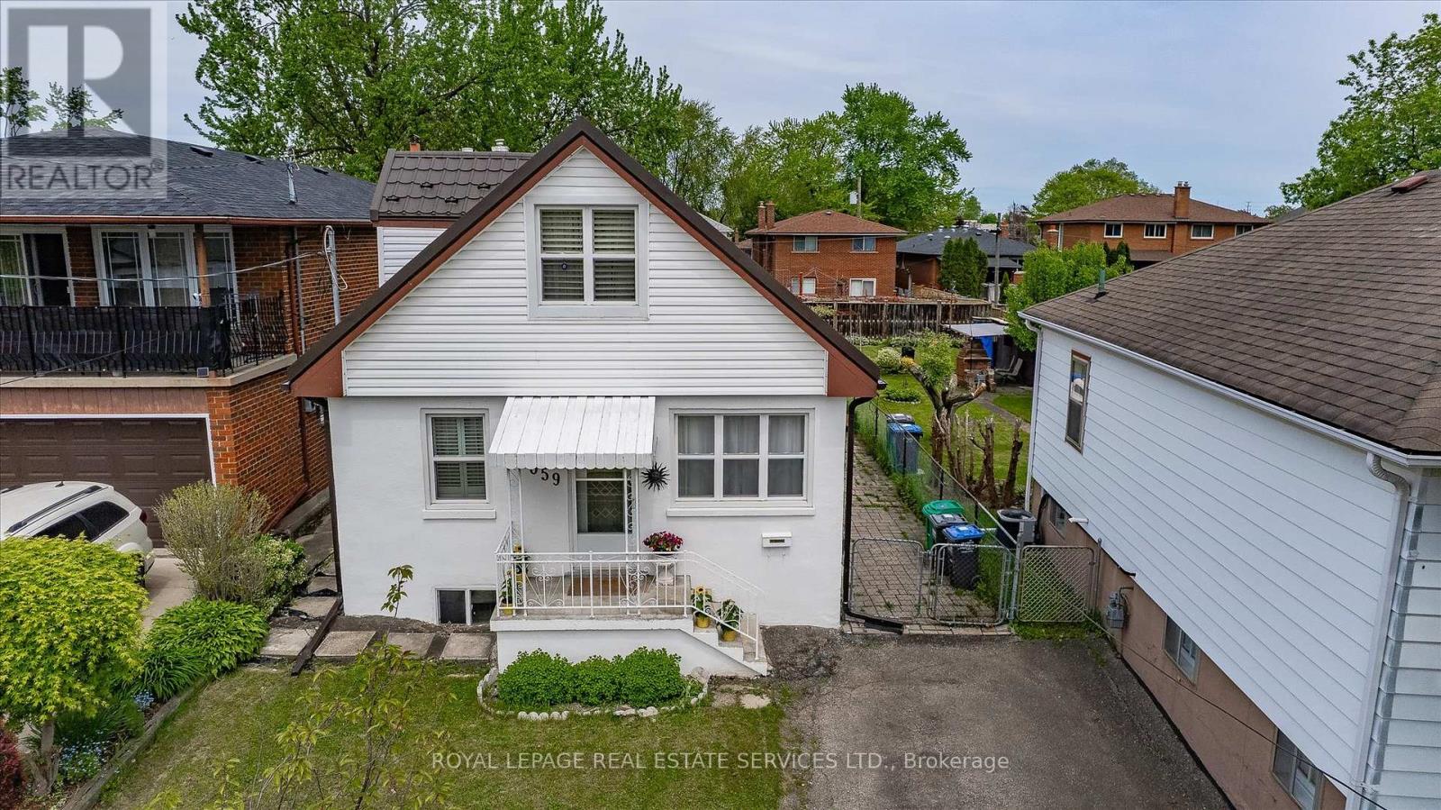 1059 Westmount Avenue, Mississauga (Lakeview), Ontario  L5E 1X5 - Photo 2 - W12179515