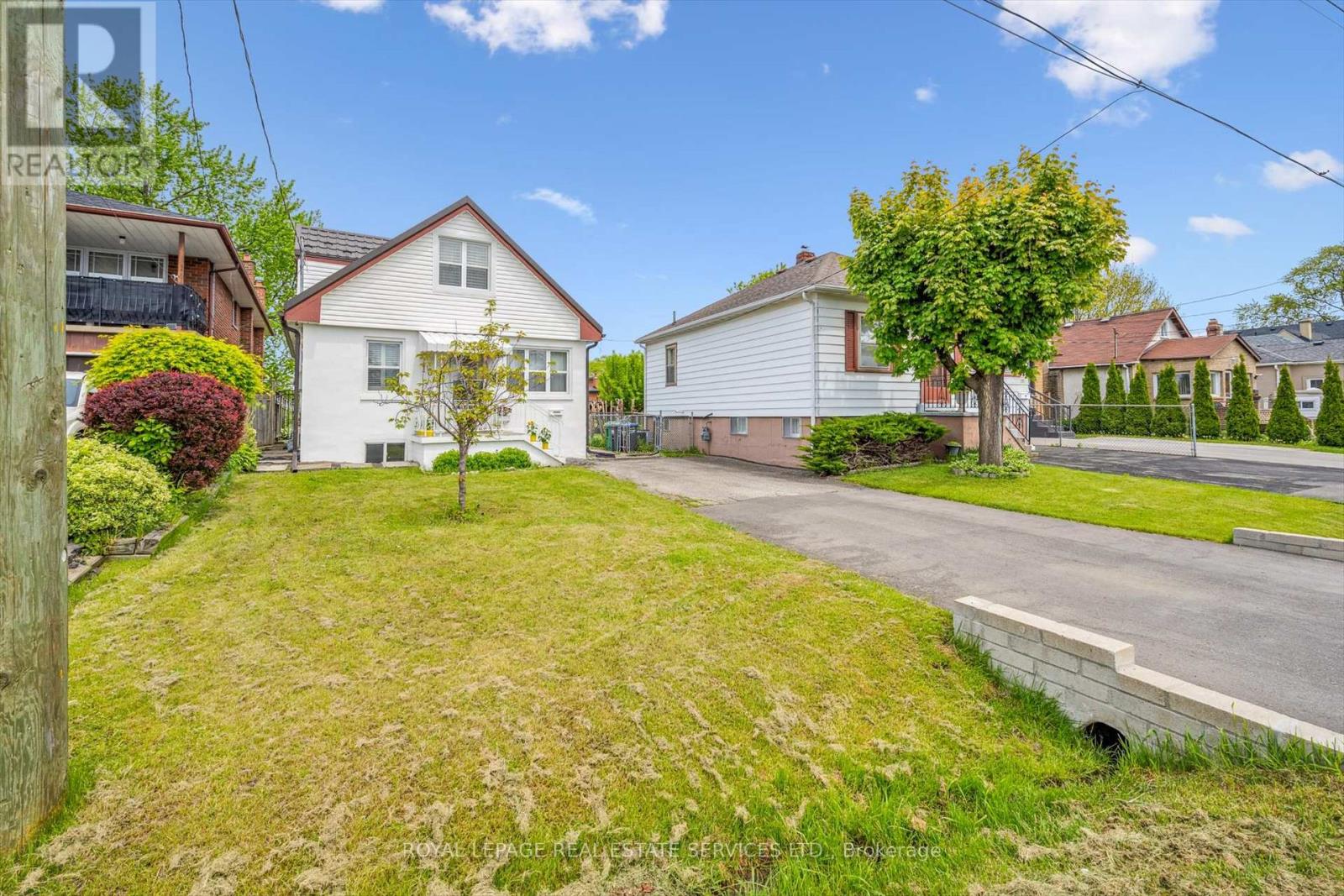 1059 Westmount Avenue, Mississauga, Ontario  L5E 1X5 - Photo 4 - W12179515