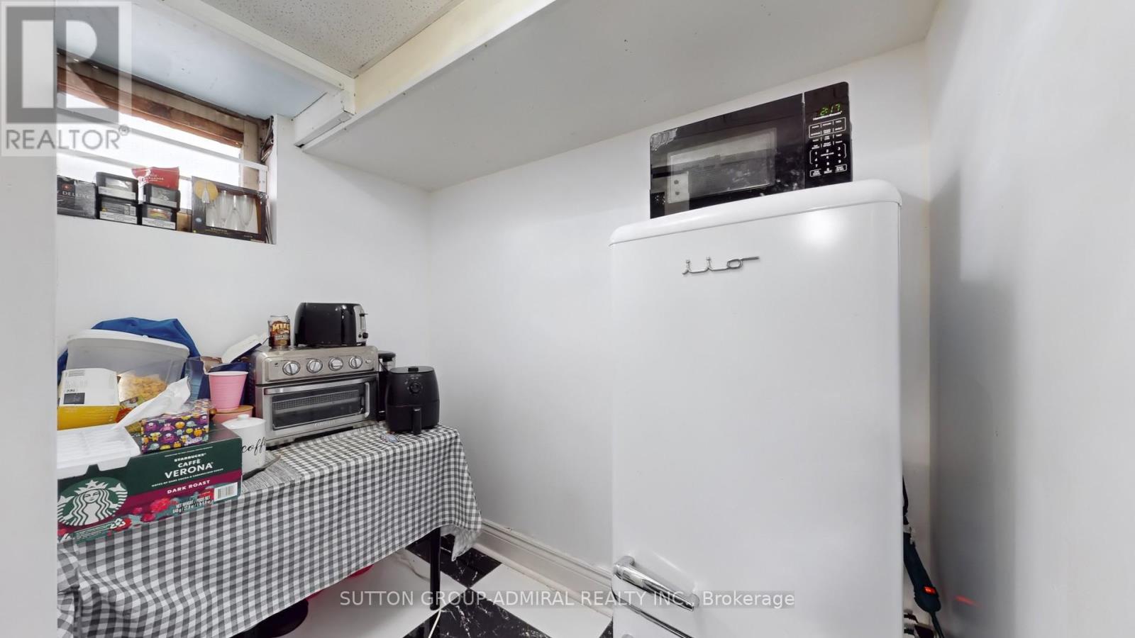 882 Wilson Avenue, Toronto (Downsview-Roding-Cfb), Ontario  M3K 1E7 - Photo 21 - W12179516